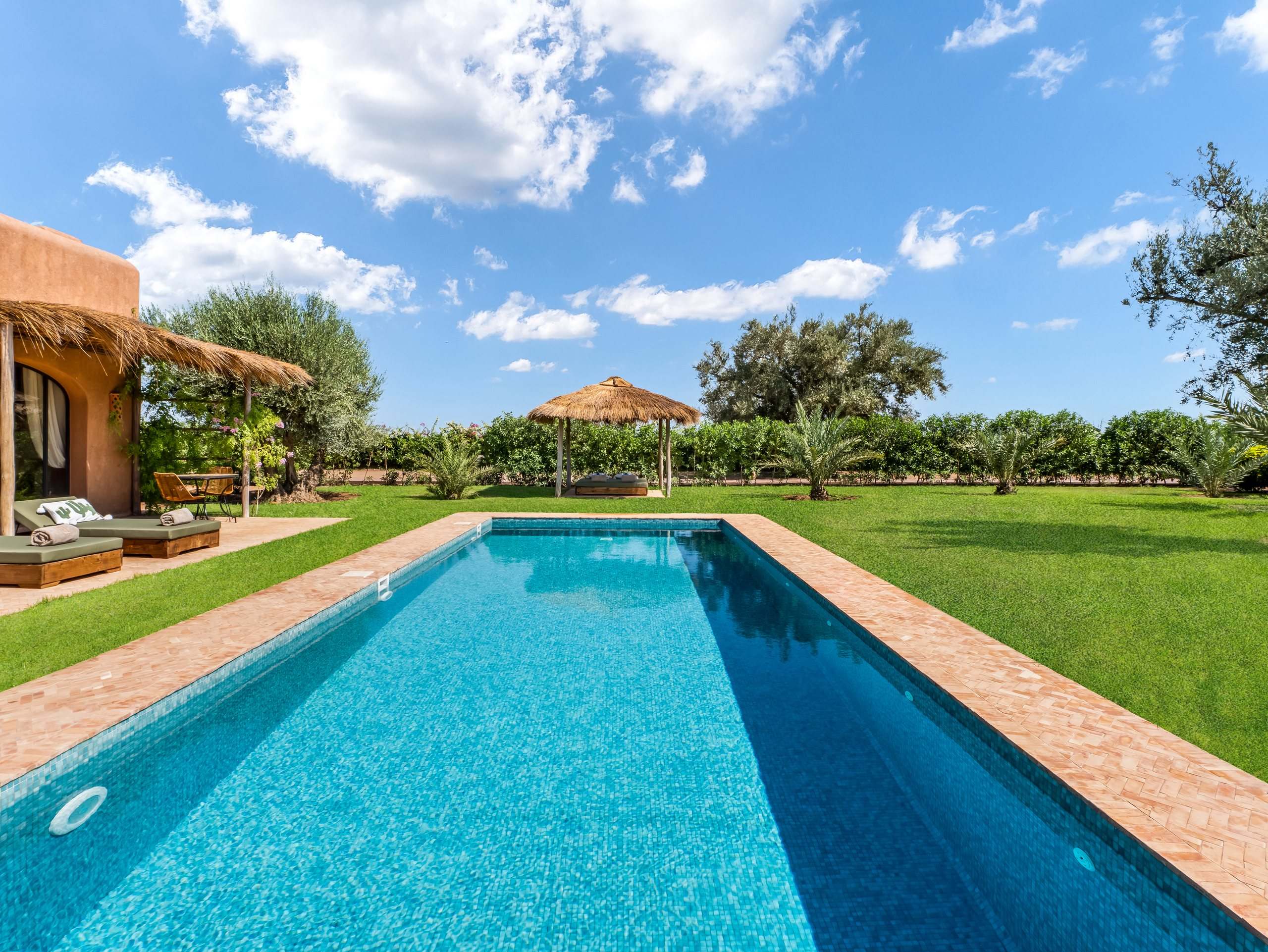 Piscine privée de 10 mètres et sa paillote