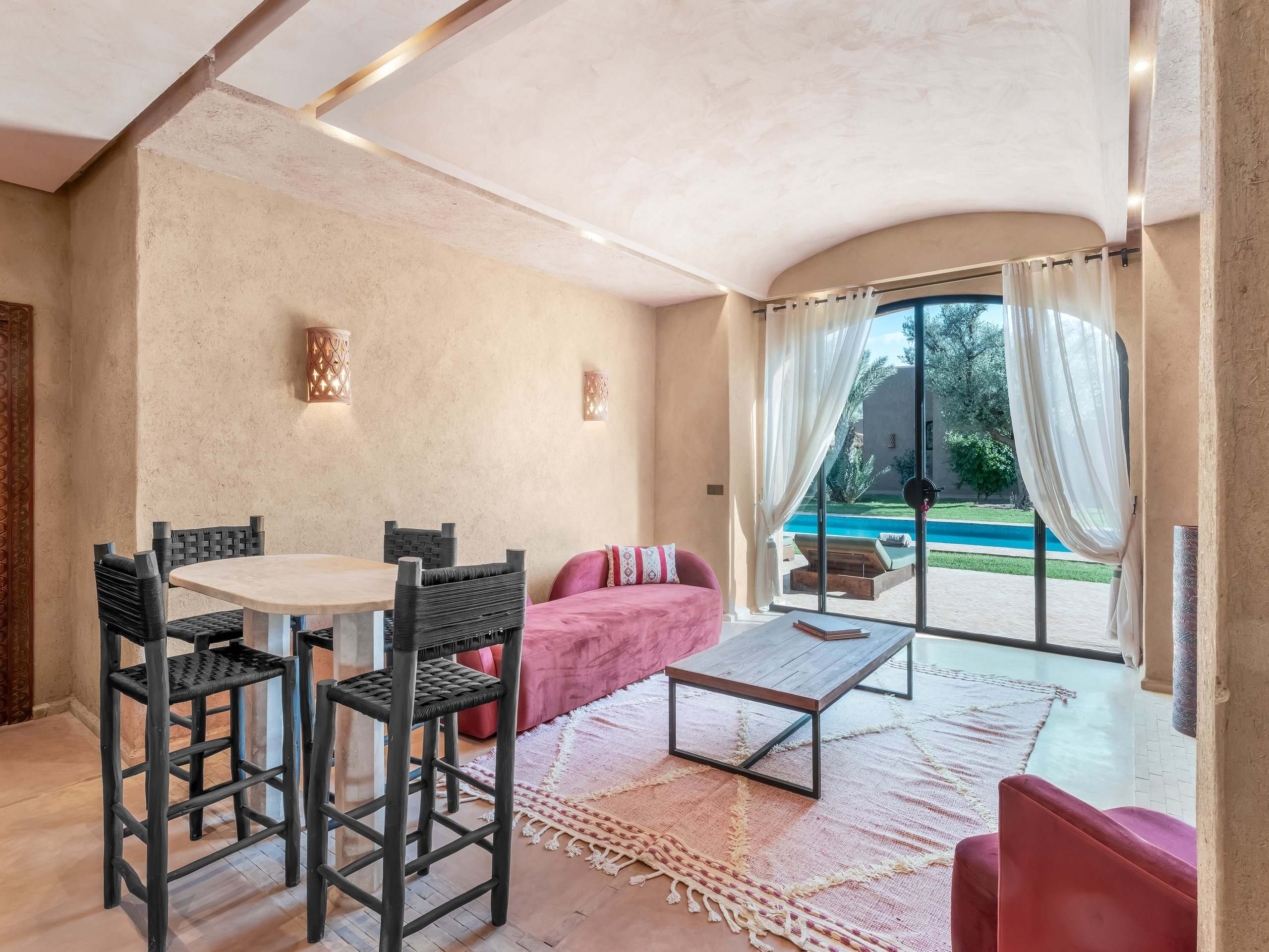 Grande pièce à vivre d'un lodge deux chambres